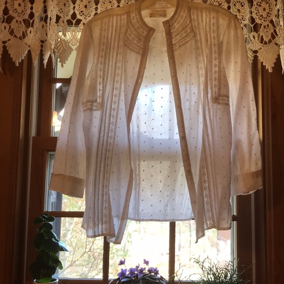 Old Navy Tops - Old Navy white button down top with lace accents